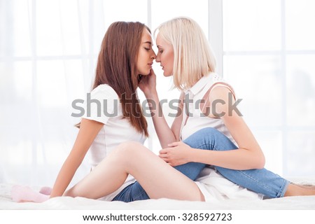 lesbian loving pictures Lesbian loving pictures