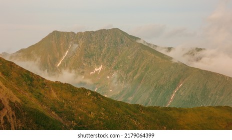 Beautiful Majestic Mountain Wallpaper, Tourist Destination, Hacking. Extraordinary Landscape Of The Fagaras Mountains Romanian. No People. Mountain Green Valley Panoramic Landscape With Big Peaks