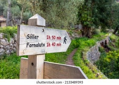 Beautiful Mallorca: Sign Post On A Walk, Hike Between Soller And Fornalutx