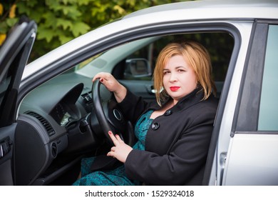 Beautiful Mature Fashionable Woman In Automobile. A Nice Middle Aged Plus Size Woman Driving A Car. Plump Women Lifestyle