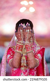 Beautiful Mehndi Henna Design On Hands Of Indian Bride Showing Mehndi Tattoos Design
