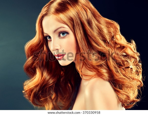 Beautiful Model Long Curly Red Hair Stockfoto Jetzt