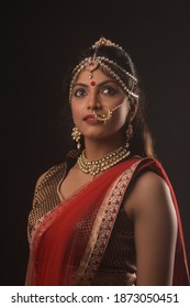 https://image.shutterstock.com/image-photo/beautiful-model-posing-india-bride-260nw-1873050451.jpg