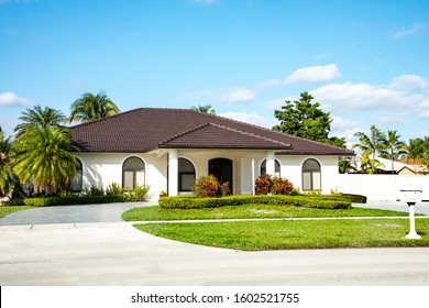 Beautiful Modern Florida Homes In A Residential Area. 