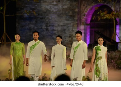 Beautiful moments in Vietnam AoDai Festival2016 was held the evening of Oct 14 at the World Heritage Imperial Citadel of Thang Long.The "AoDai" (Long-dress) are traditional costumes of women Vietnam.
