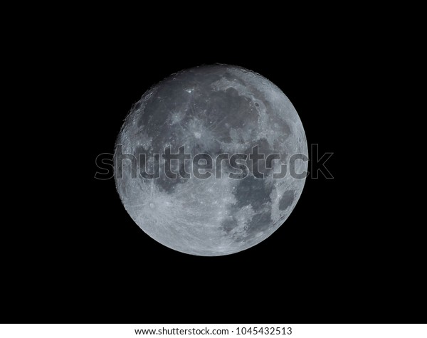 Beautiful moon light
falls on the surface
98%