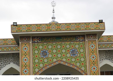 Beautiful Mosque Wall Ornaments And Modern Buildings 