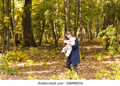 Beautiful Mother And Baby Outdoors. Beauty Mum And Her Child Playing In Park Together.