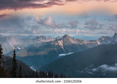 Schöner Berggipfel in North Cascade Range, Washington, USA