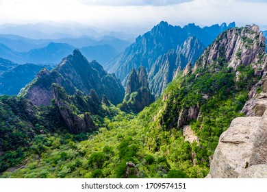 Schöne Berge in Huangshan Anhui China