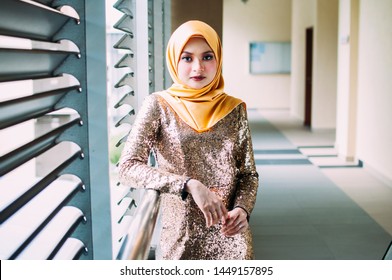 Beautiful Muslim Girl Wearing Hijab Casual : photo de stock (modifiable)  1449157895