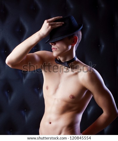 Nakes guy covered by bow galleries 939