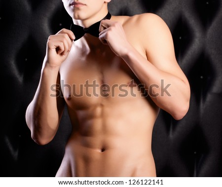 Nakes guy covered by bow galleries 281