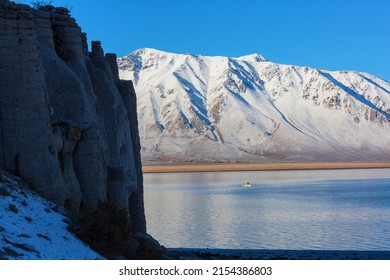 Beautiful Nature Scene In Early Winter Mountains. Sierra Nevada Landscapes. USA, California. Travel And Winter Vacation Background.