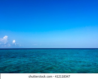 Beautiful Ocean Blue Horizon In The Maldives