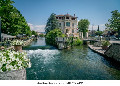 L’Isle-sur-la-Sorgue Beautiful Old French Village 