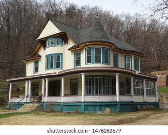 Beautiful old house, McGregor, Iowa, April 16, 2019
