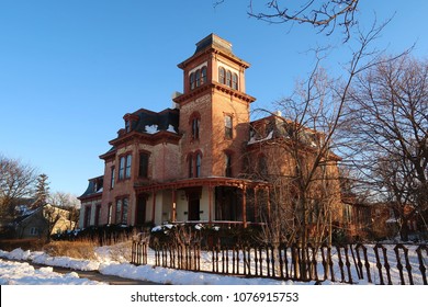 913 Haunted House Victorian Images, Stock Photos & Vectors 