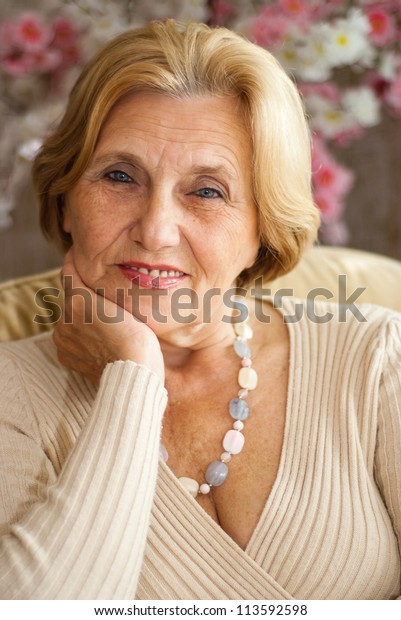 Older Woman Tube
