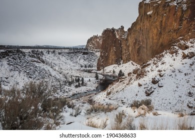 Beautiful orange rock formations and Crooked river in the Smith Rock State Park in Oregon in winter