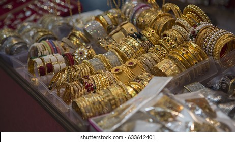 Beautiful Oriental gold jewelry (Indian, Arab, Egyptian) on the Indian Market. Fashion Exotic Accessories, Asian Gold jewelry. Necklace, Earrings, Bracelets. Wedding golden accessories