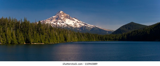 Beautiful Panorama Of Lost Lake And Mount Hood In Summer, In The Columbia River Gorge Area Of The Cascade Mountains In Northern Oregon