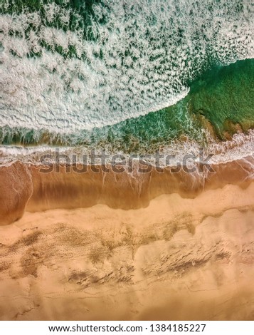 Similar – Luftaufnahme Panoramadrohne Blick auf den blauen Ozean Wellen, die am Sandstrand in Portugal erdrücken.