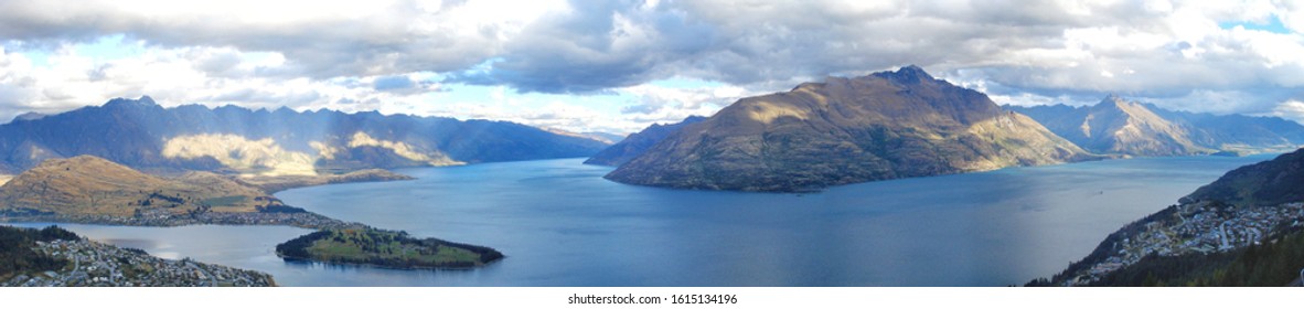 Beautiful Panoramic Landscape Of Queenstown During Winter Time Of New Zealand. 