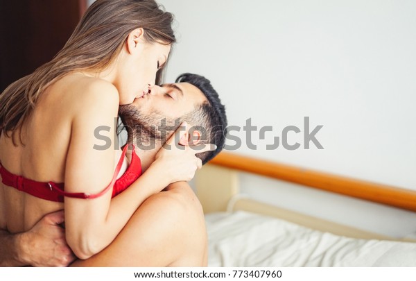 Leidenschaftlicher Und Sinnlicher Sex Daheim
