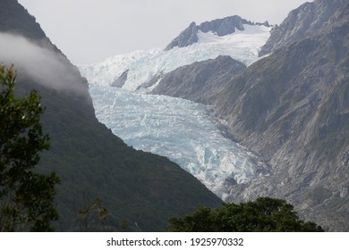 A Beautiful Photos From New Zealand's Franz Josef Glacier During Mid Summer 