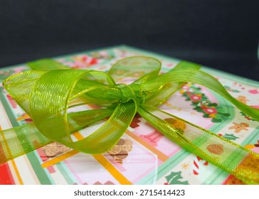 A beautiful pull-string bow in sheer green organza with metallic gold trim. Designed to create a flawless bow effortlessly for any special occasion