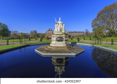 Beautiful Queen Victoria Statue Around Hyde Park, London, United Kingdom