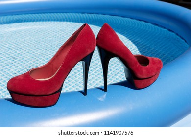 11 Stiletto heels splashing in water Images, Stock Photos & Vectors ...