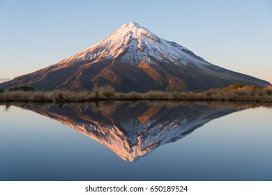 Beautiful reflection mountain and blue lake, Taranaki, New Zealand. 
