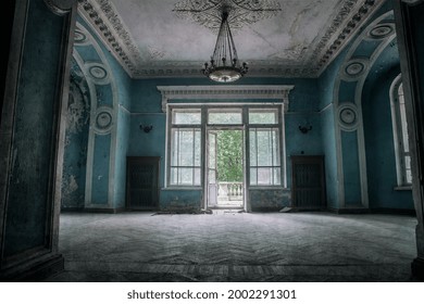 A Beautiful Room With Shabby Walls In An Old Abandoned House. Abandoned Haunted Manor. Ancient Architecture And Interiors.