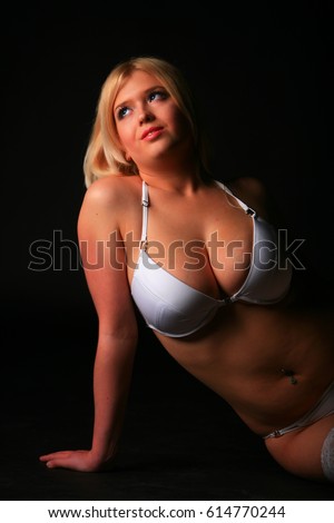 blonde big breasted pertty wemon Blonde big breasted pertty wemon