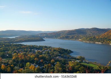 Beautiful Scenic Overlook View Of Hudson River Valley On An Autumn Morning, Sunrise Over The Hills. Fall Foliage On Trees Throughout The Countryside.