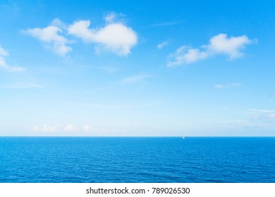 Beautiful sea and nice blu sky and white cloud