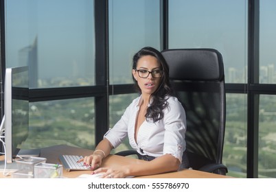 https://image.shutterstock.com/image-photo/beautiful-secretary-business-woman-office-260nw-555786970.jpg