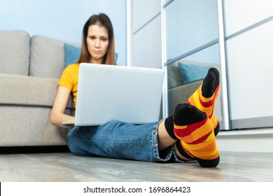 5,700 Woman computer feet Images, Stock Photos & Vectors | Shutterstock