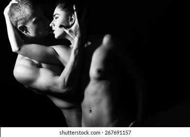 beautiful-black-and-white-nude-couples-girls-having-sex-in-college