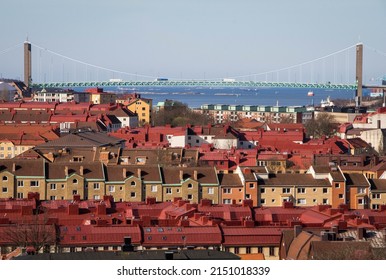 A beautiful shot of the building of Gothenburg and The Alvsborg Bridge