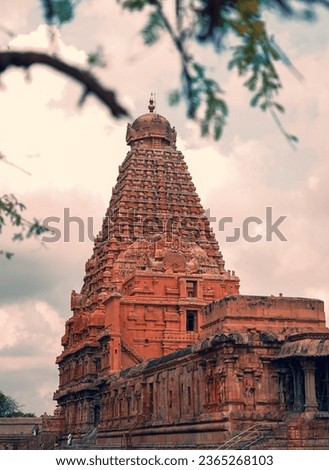 beautiful shot photo of hindu worship tower vimana intricate limestone granite stone statues ancient city tanjore big temple india architecture tamilnadu tourism chola dynasty green tree foreground 