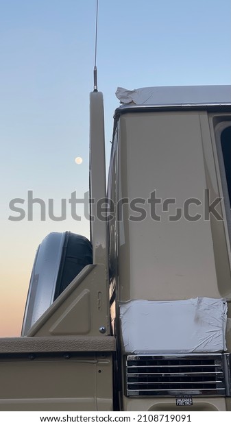 Beautiful sky, moon and car
wallpaper