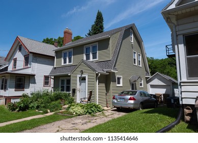 Beautiful Small House And Front Yard In Madison, Wisconsin, America -  Real Estate Luxury Home In A Residential Area, Southern USA 