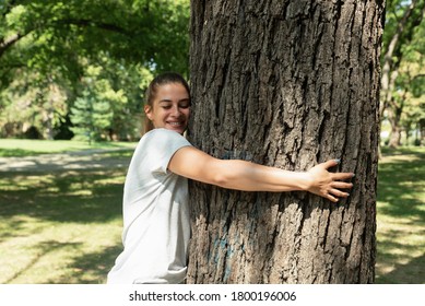 Beautiful Smiling Young Positive And Happy Environmentalist Girl Hugging The Big Tree In The Park Love The Nature And Want To Protect Environment Environmental Concept Save The Forest