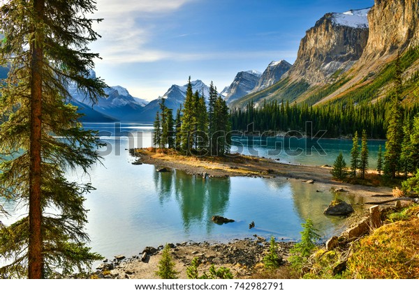 Beautiful Spirit Island in Maligne Lake, Jasper\
National Park, Alberta,\
Canada