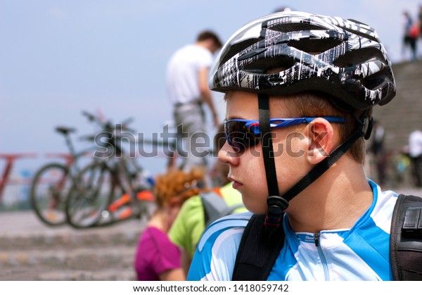 teenager bike helmet