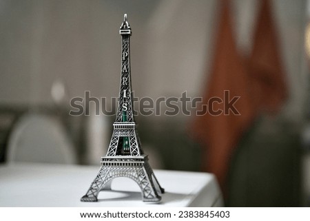Beautiful Stylish Eiffel Tower of France Europe Model Statue Toy. The statuette of Eiffel of tower, Small bronze copy of Eiffel Towers, 