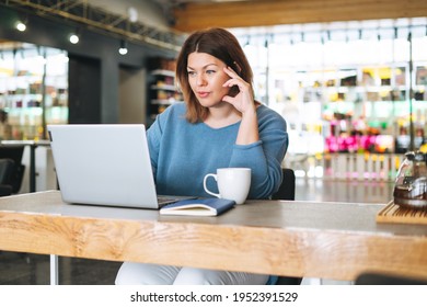 Beautiful Stylish Young Woman Plus Size Body Positive Using Laptop At The Beauty Salon Office, Small Business Owner